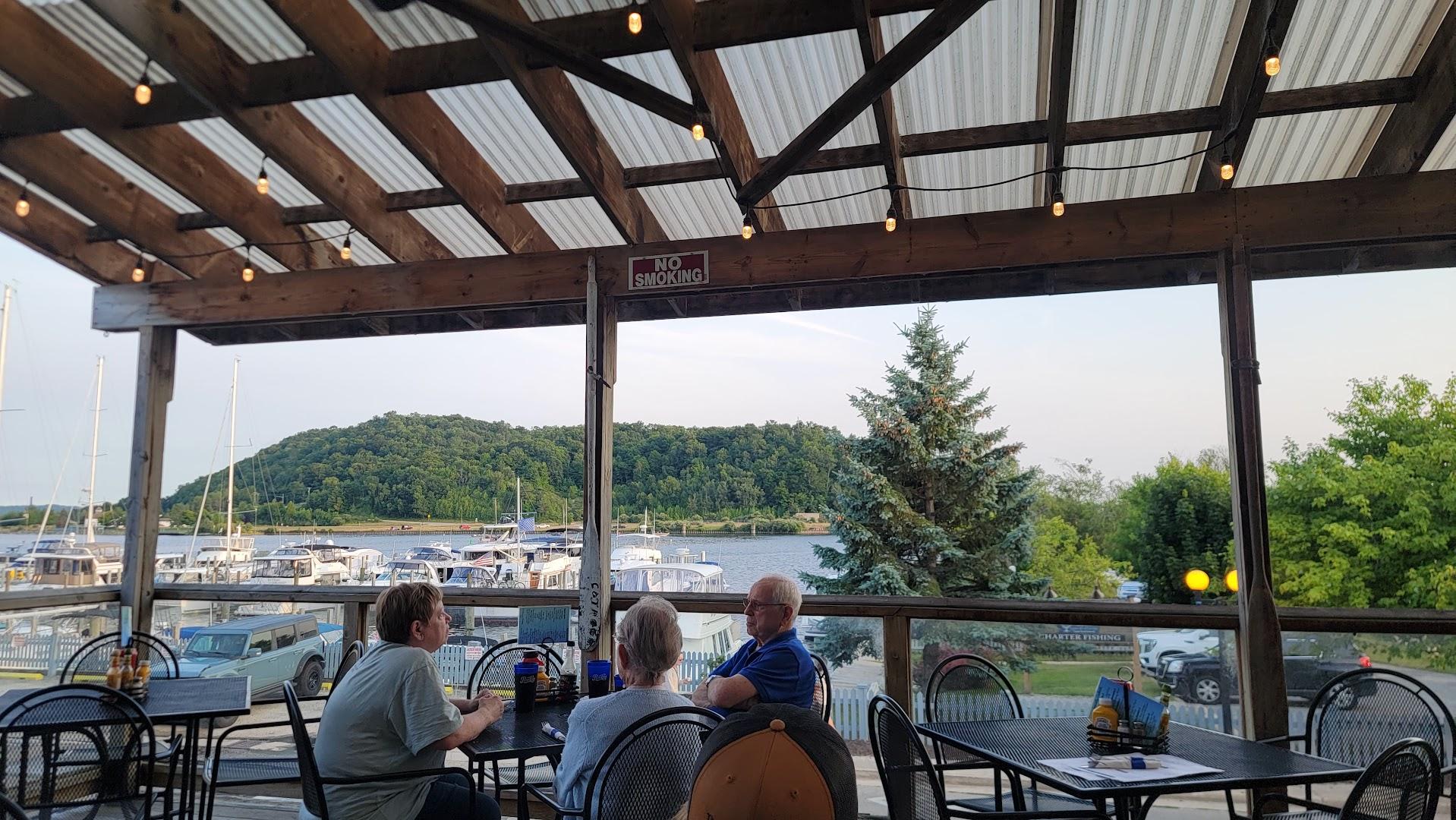 Villa Marine Bar & Grill