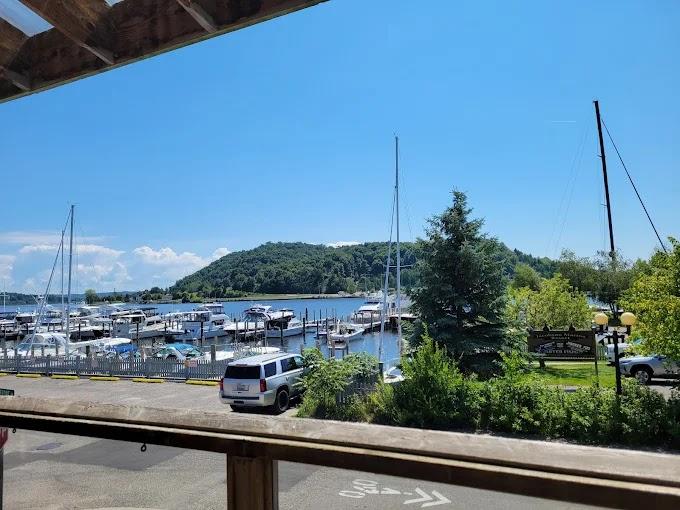 Villa Marine Bar & Grill